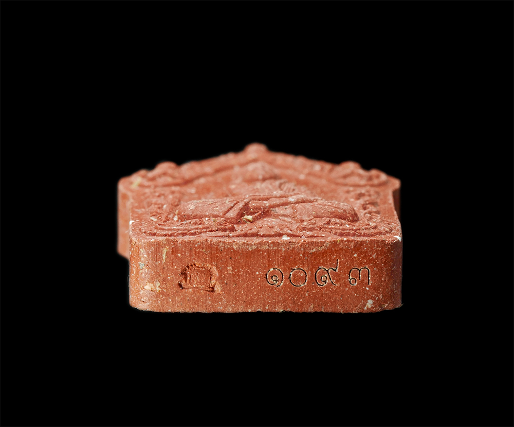 28Jan25 (48)cp.jpg - พระขุนแผนปลดหนี้ หลวงพ่อเถ่ง วัดหนองกรับ อ.บ้านค่าย จ.ระยอง ปี2565 เนื้อผงพุทธคุณ ผงว่าน ฝังตะกรุดทองแดง โค๊ตศาลา หมายเลข ๑๐๙๓ ที่ระลึกงานผูกพัทธสีมาฝ [..] | https://kamulet.in.th